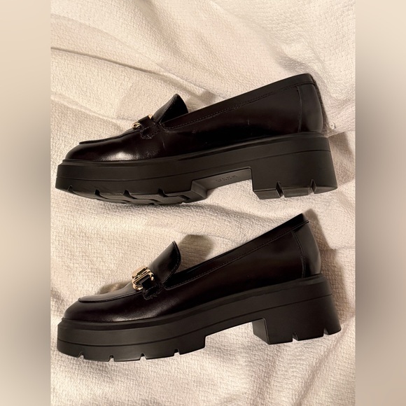 Naturalizer’s Women’s Elegant Black Loafers, Chunky Heal, with Gold Accent - Picture 3 of 4